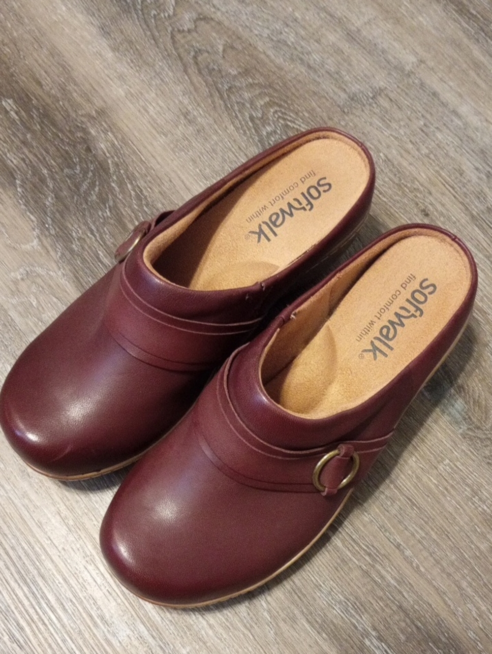 SoftWalk McIntyre Slip On Clog Burgundy Size 9